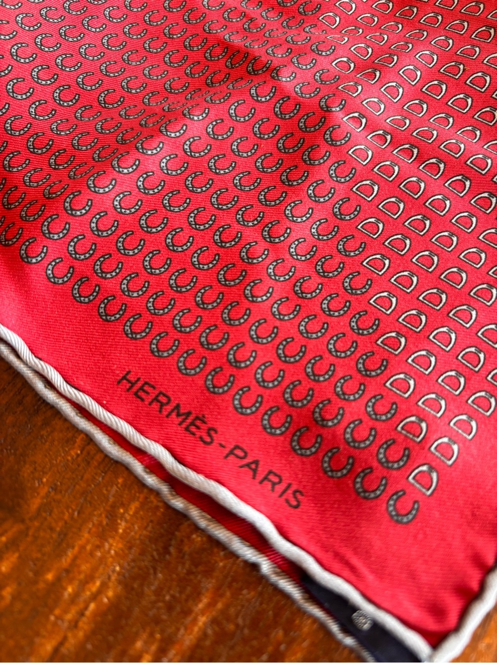 HERMÈS Paris Red Silk Scarf Gavroche 16” Horseshoe Equestrian Print Rolled Edges - Picture 2 of 16